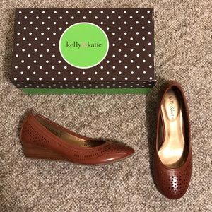 Kelly & Katie Tan KK Birdie Wedges